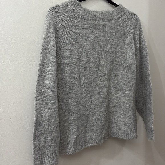 Vigoss Light Gray Women's Sweater - large - scoop neck - soft and cozy - Picture 5 of 5